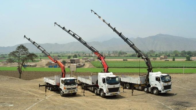 alquiler de camiones grúa